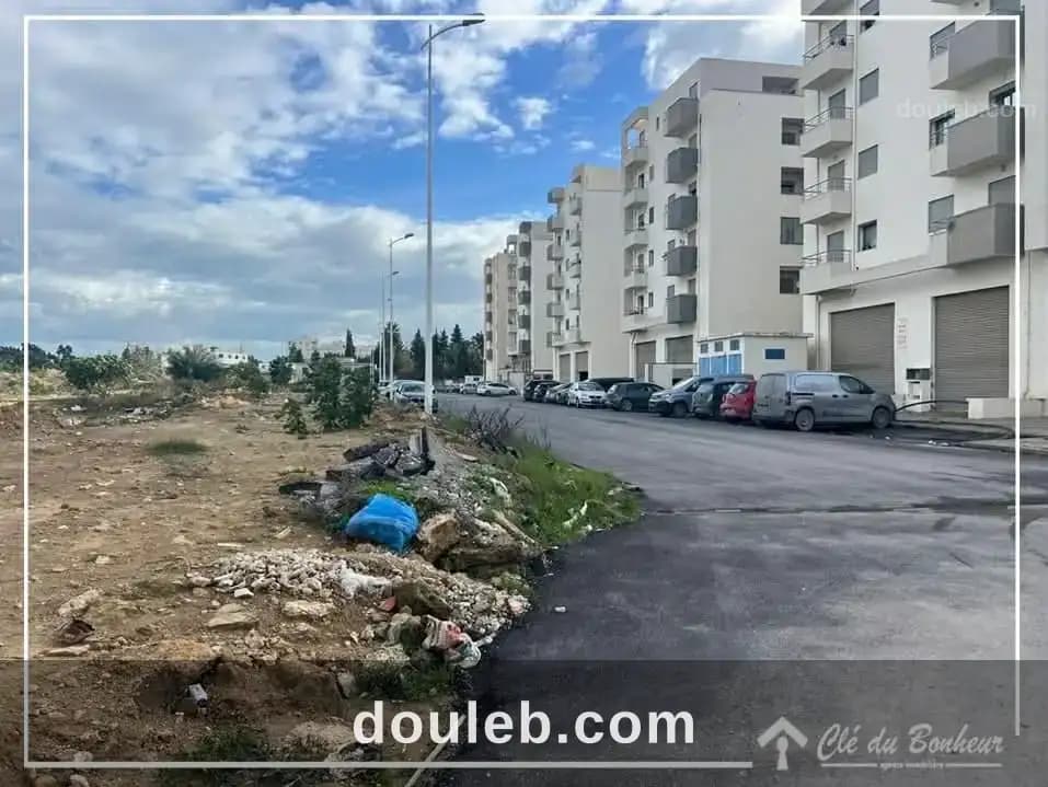 Terrain pour promoteur à la soukra dar fadhal - Photo 1