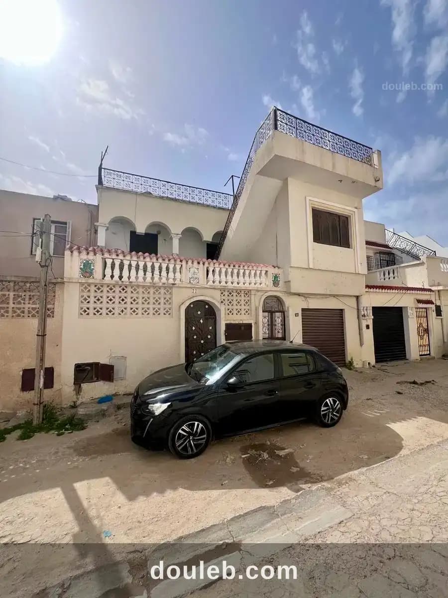 Maison divisée en deux étages indépendants - Photo 1