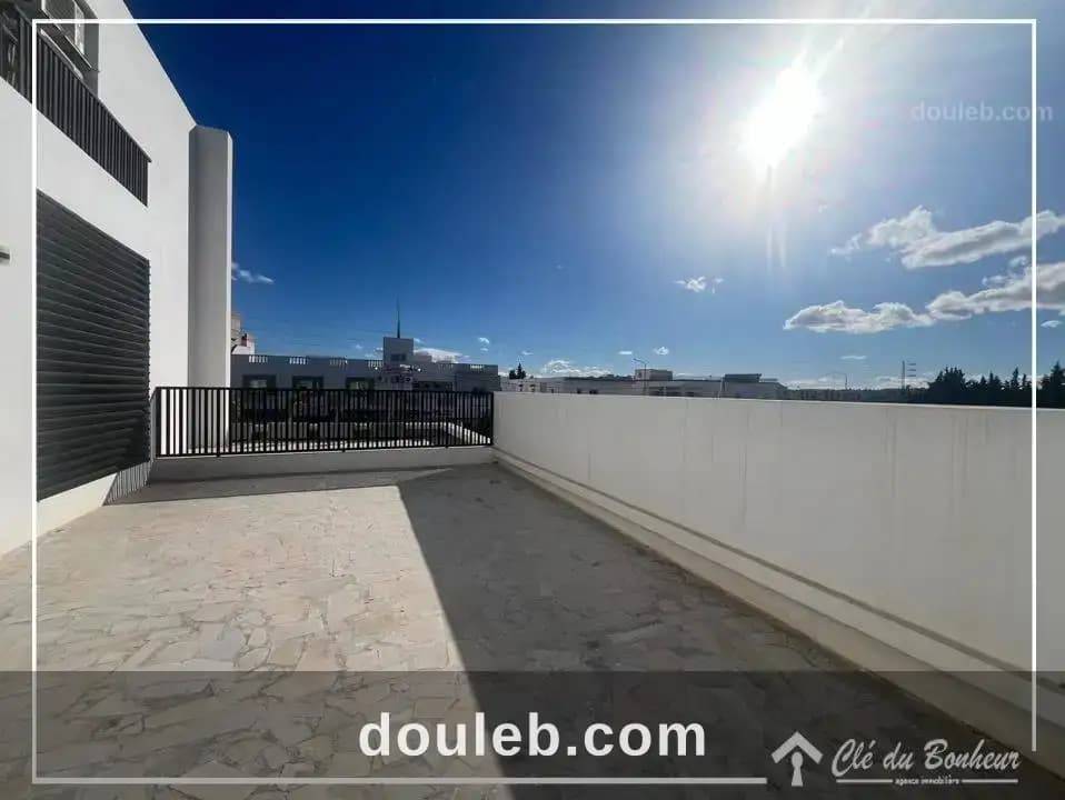 Appartement neuf avec grande terrasse à Ariana
