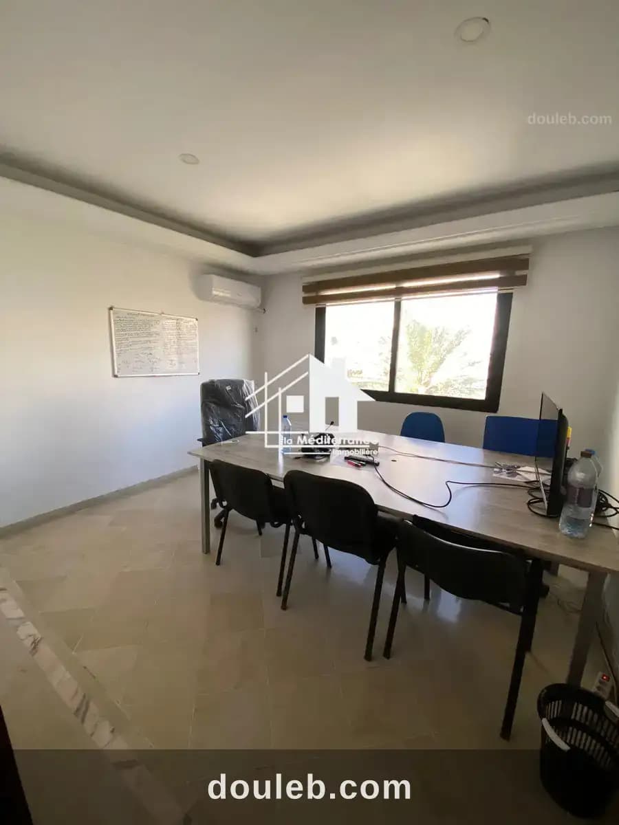 Bureau h3 a beb saadoun à Tunis