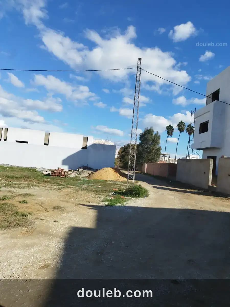 Un lot de terrain de 600 m2 à la soukra à Ariana