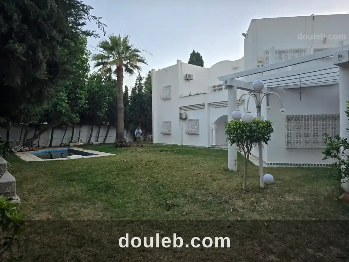 Une belle villa avec piscine à kantaoui à Sousse