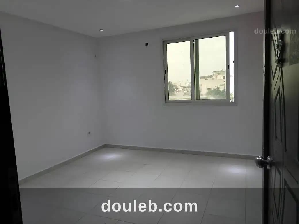 Bureau sur l'avenue principale au mourouj 1 à Ben Arous