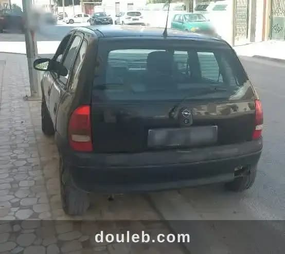 Opel corsa essence 1998 à Mahdia