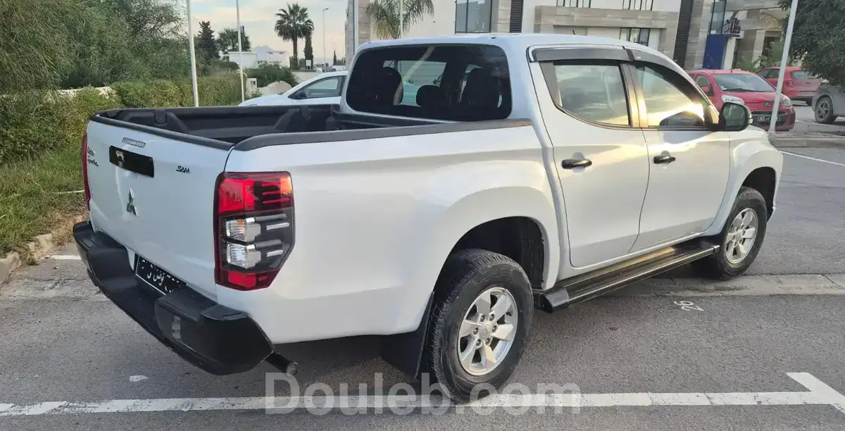 Mistsubishi l200 did boite auto - Miniature 5