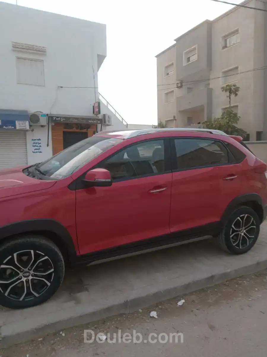 Voiture très propre presque neuve - Miniature 5