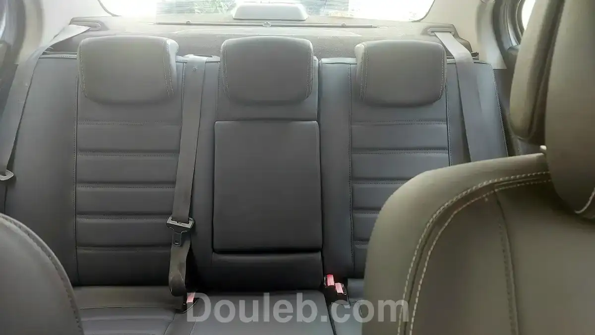 Voiture très bon état - Miniature 2