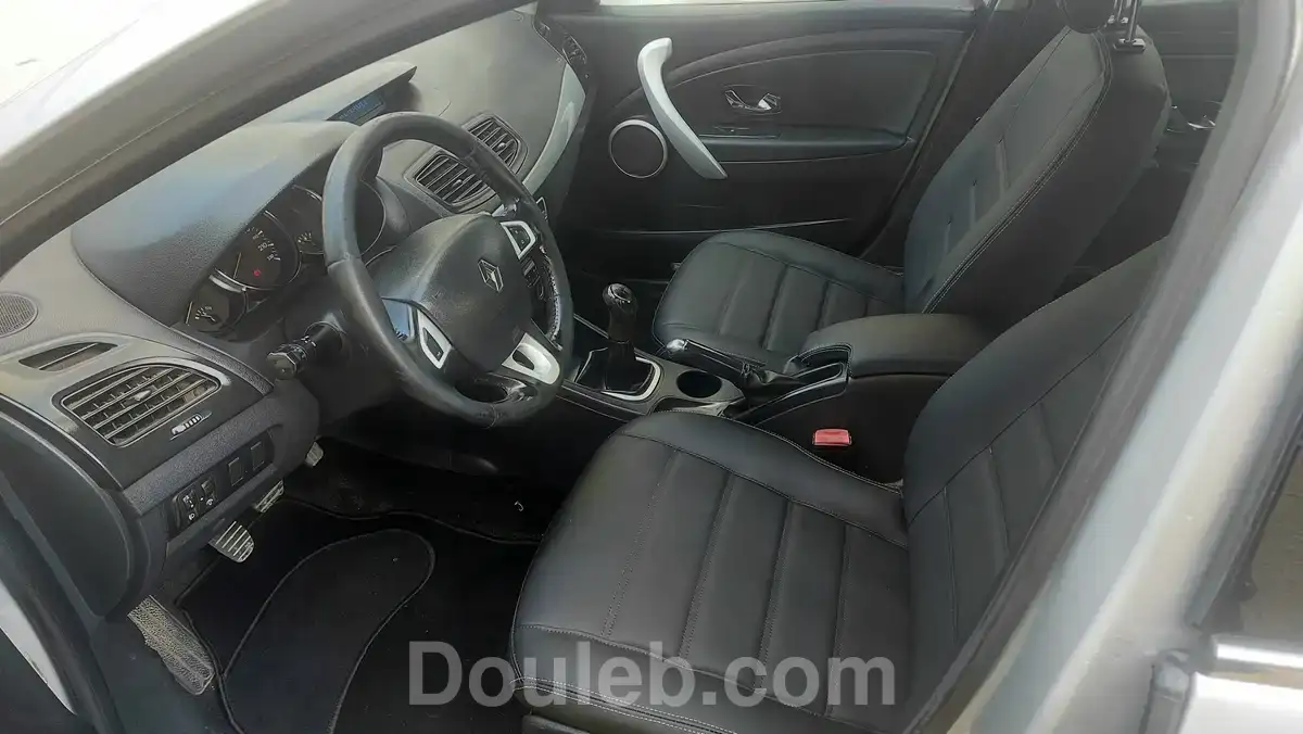 Voiture très bon état - Miniature 3