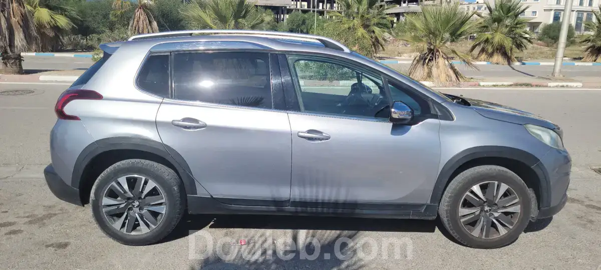 Peugeot 2008 5cv - Miniature 2