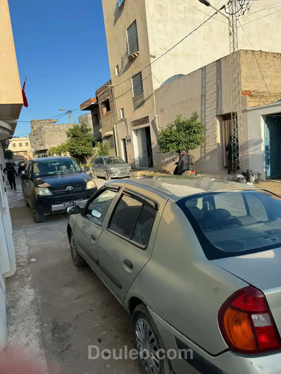 Clio classique en très bon état - Miniature 2