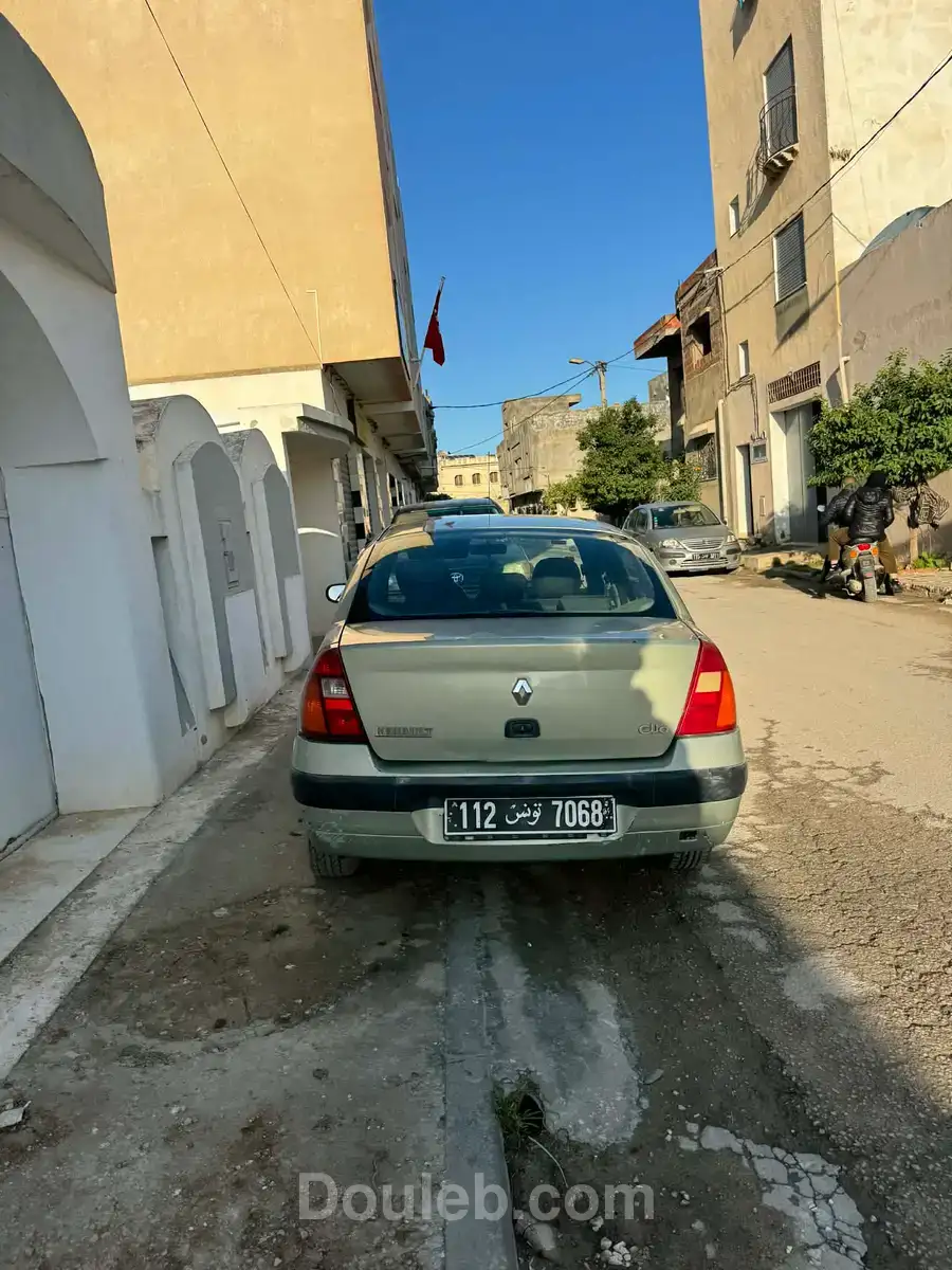 Clio classique en très bon état - Miniature 3