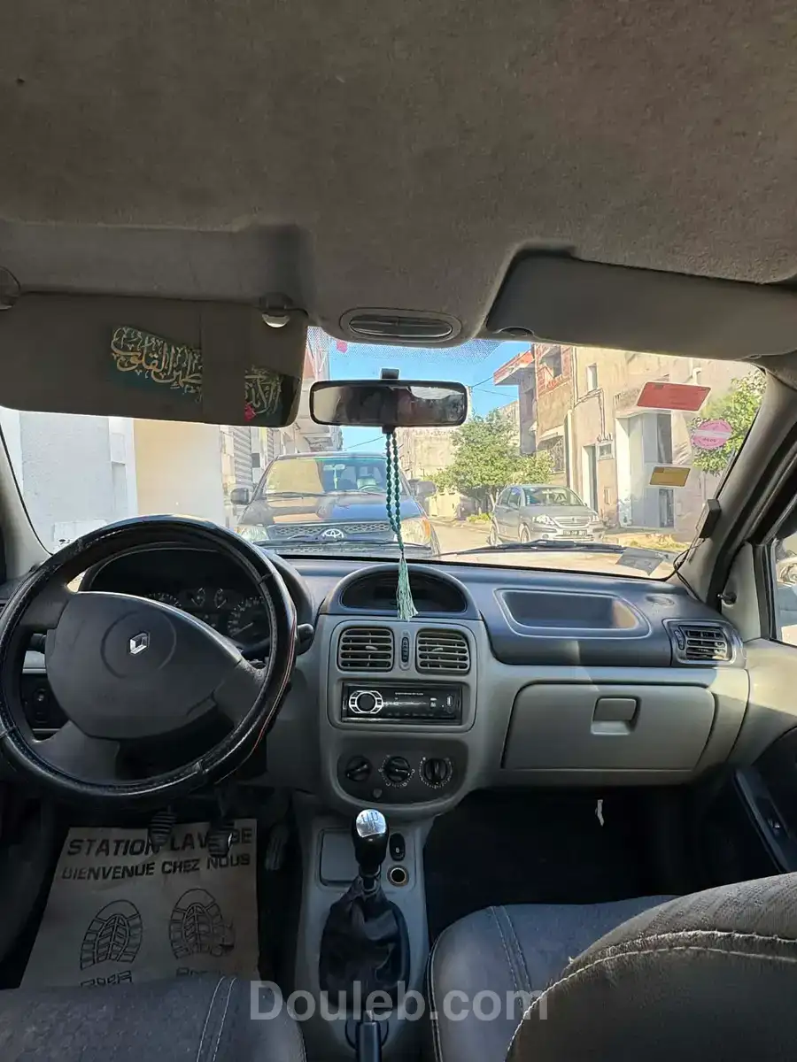 Clio classique en très bon état - Miniature 4