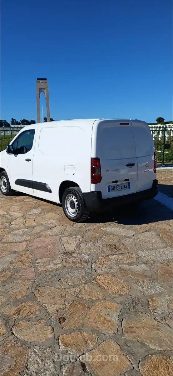 Peugeot partner k9 - Miniature 2