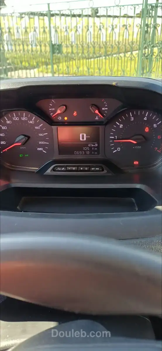 Peugeot partner k9 - Miniature 3