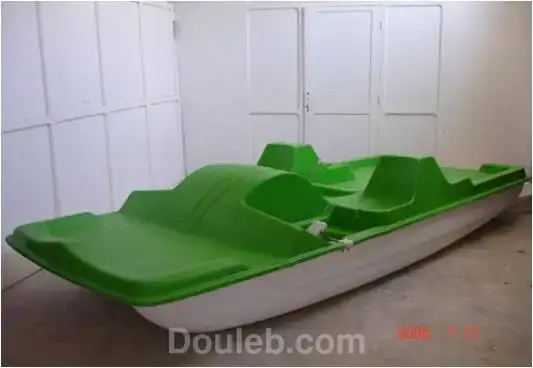 Pedalo 4 places - Miniature 2