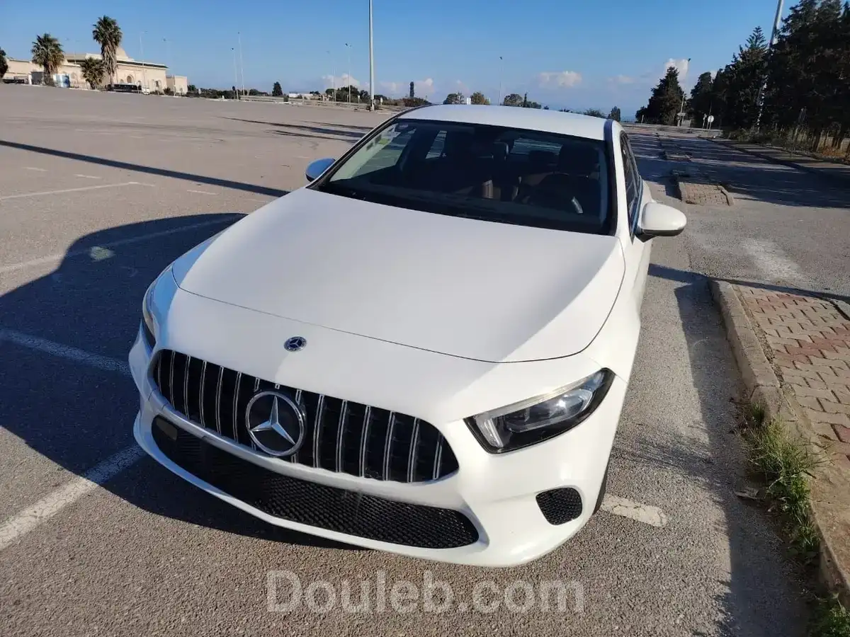 Mercedes a180 - Miniature 2