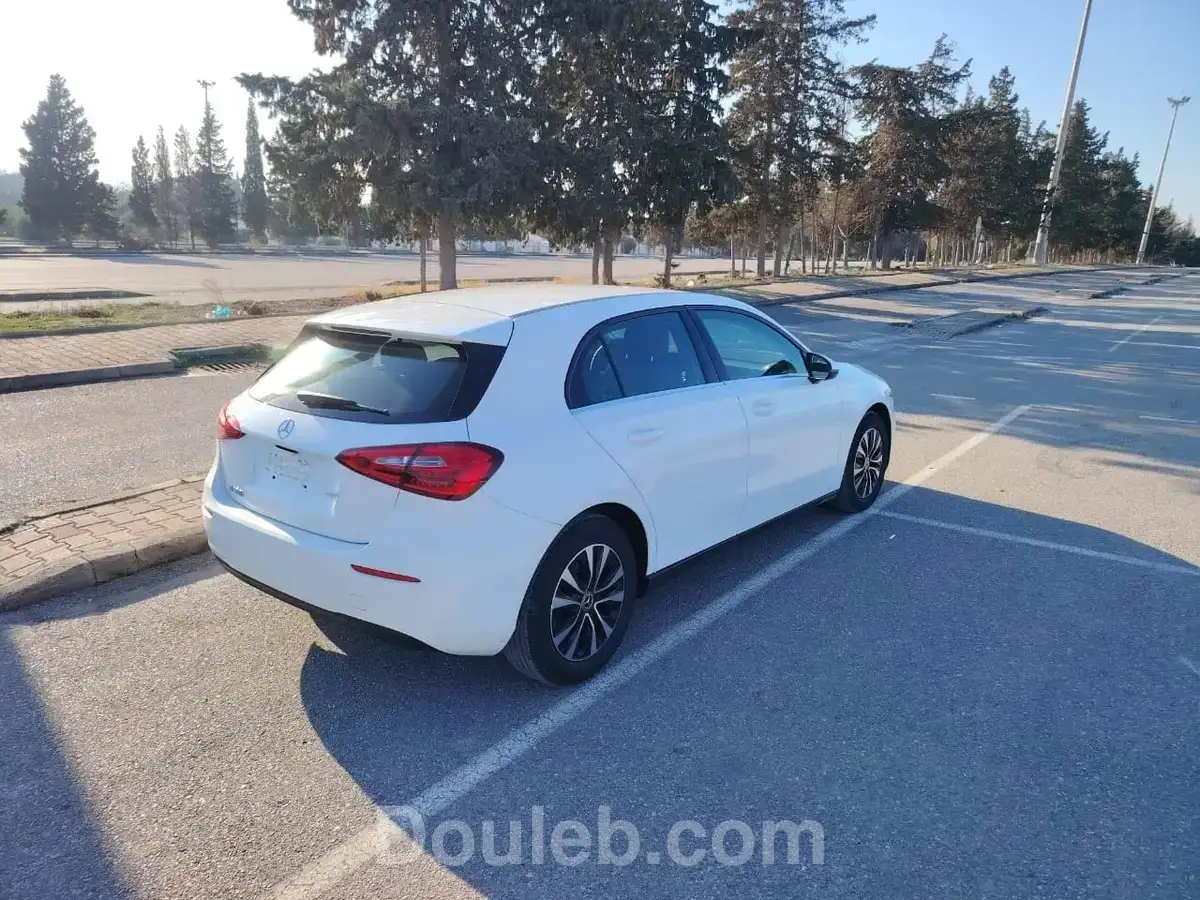 Mercedes a180 - Miniature 3