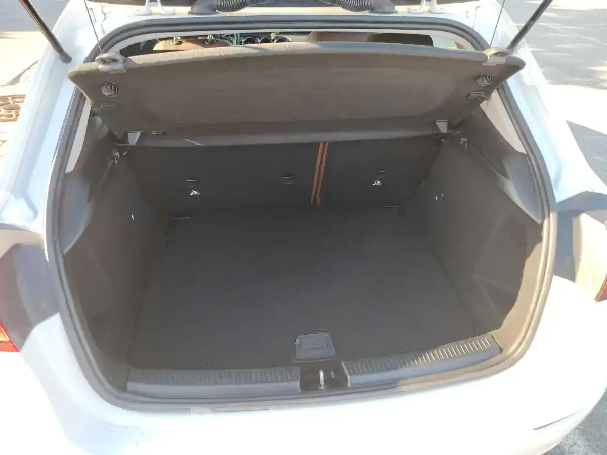 Mercedes a180 - Miniature 4