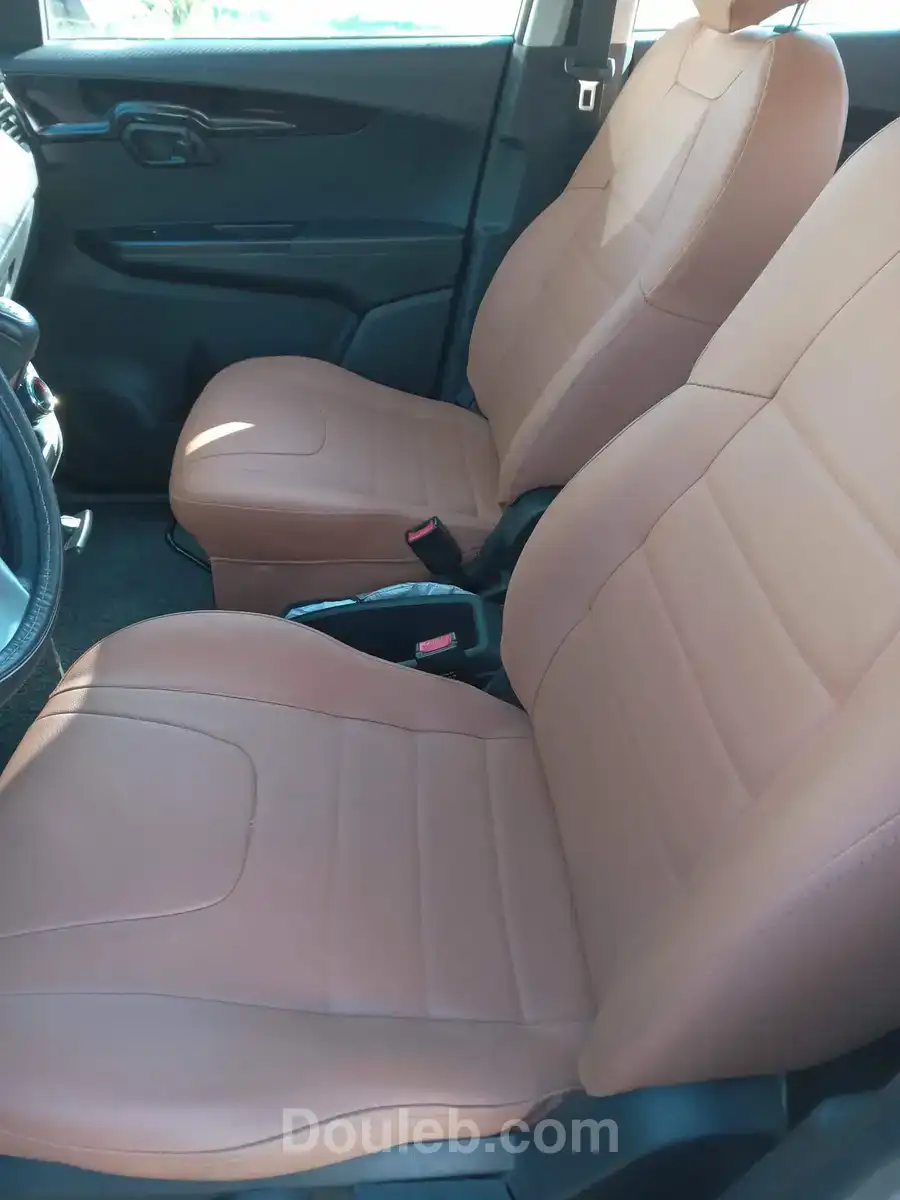 Mahindra kuv100 k6plus propre et bien entretenue - Miniature 4