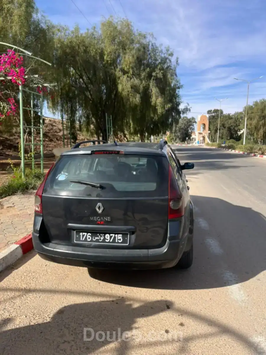 Renault megane à saisir - Miniature 3
