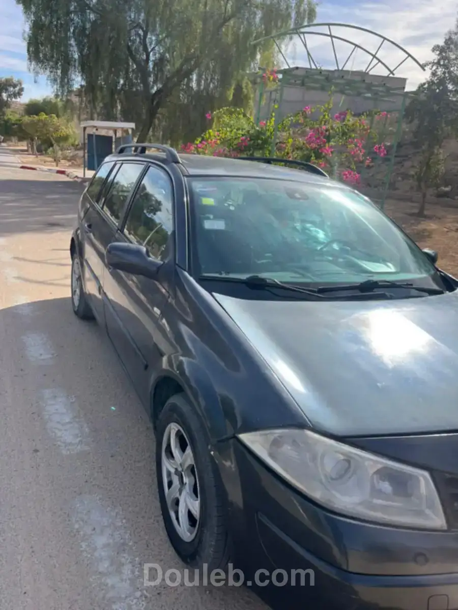 Renault megane à saisir - Miniature 4