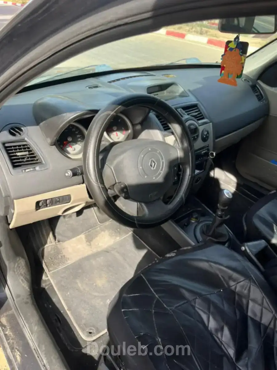 Renault megane à saisir - Miniature 5