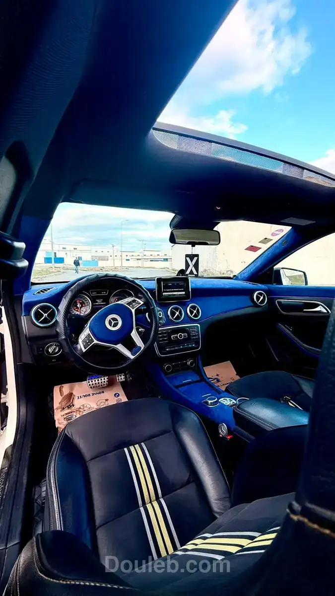 Mercedes benz cla200 amg - Miniature 4