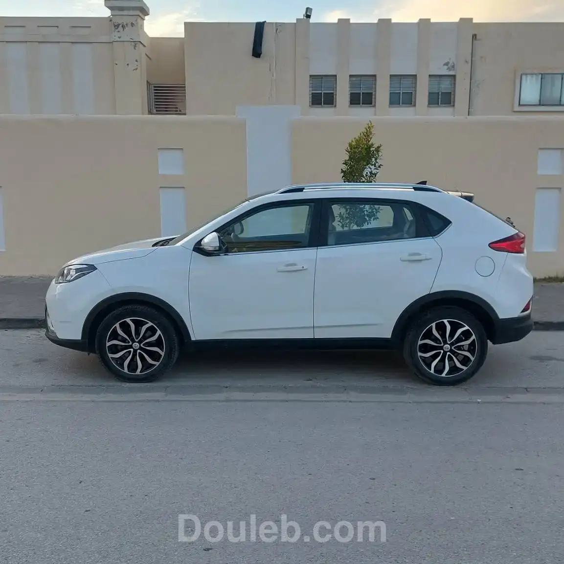 Mg gs luxe suv puissant élégant et 4x4 1ère main - Miniature 5