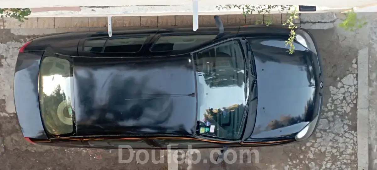 Clio classique très propre départ à l'étranger - Miniature 4