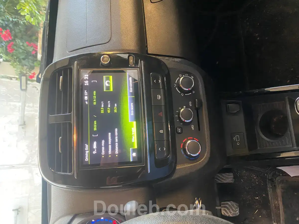 Kwid renault - Miniature 5