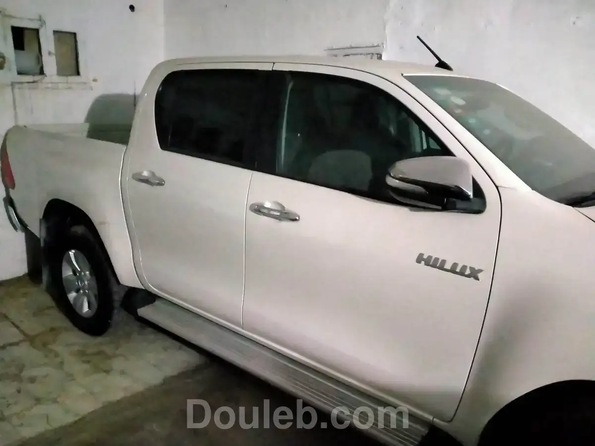 Toyota hilux business - Miniature 2