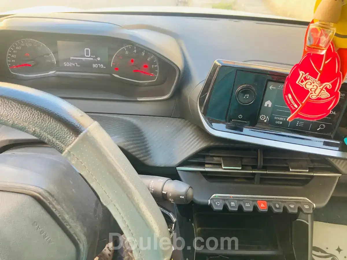 Peugeot 208 excellent etat - Miniature 2