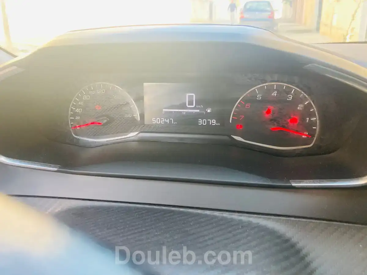 Peugeot 208 excellent etat - Miniature 4