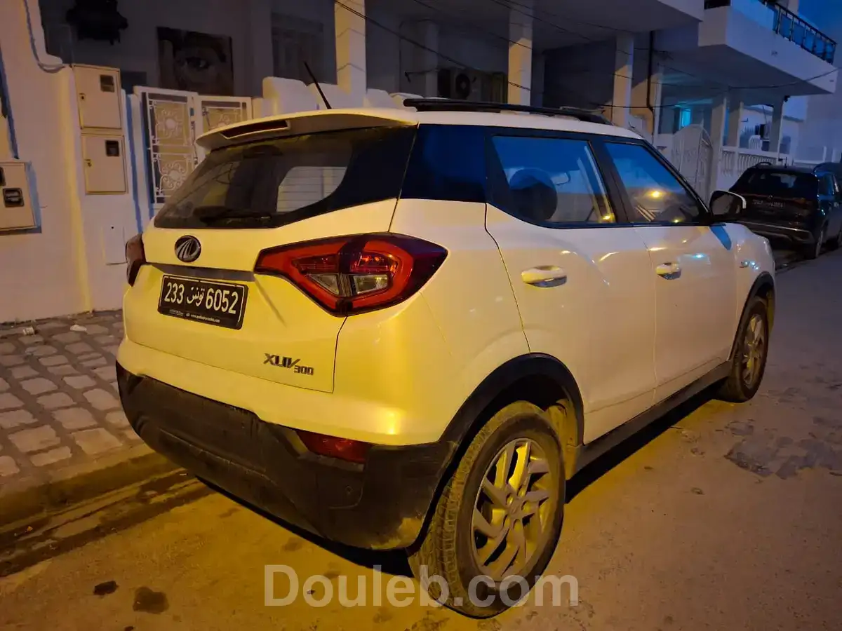 Mahindra xuv 300 w6 - Miniature 2