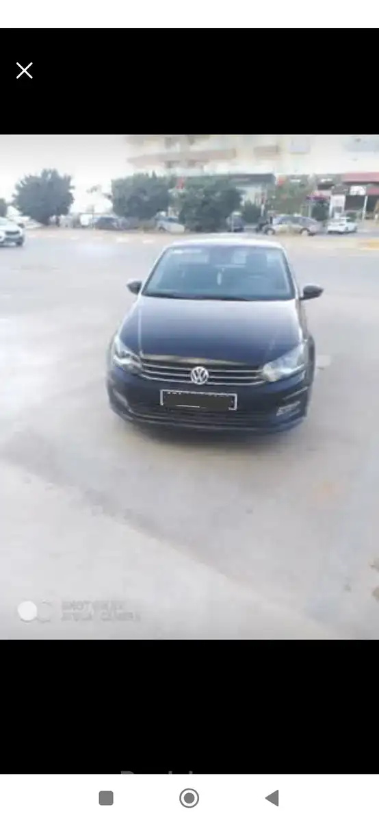 Voiture polo sedan - Miniature 2