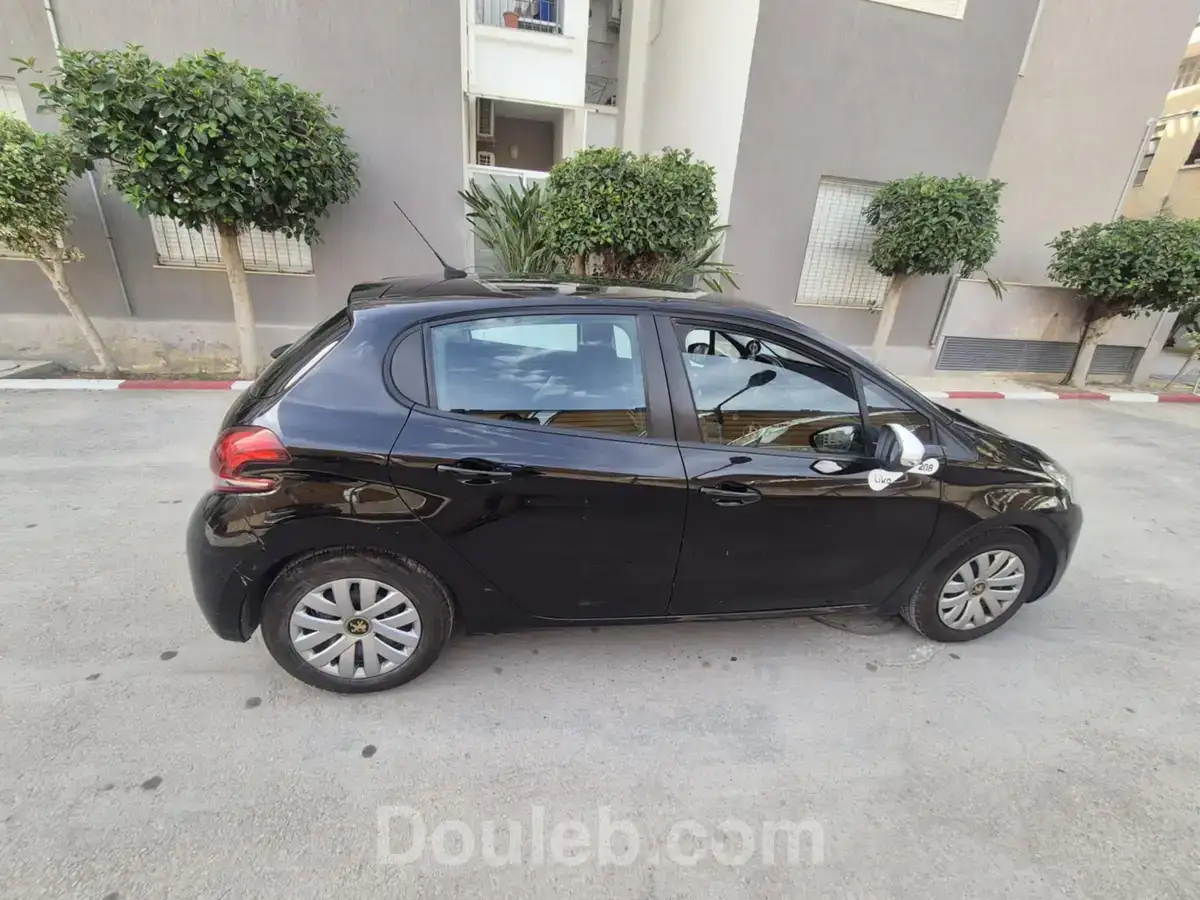 Peugeot 208 année 2019 - Miniature 3