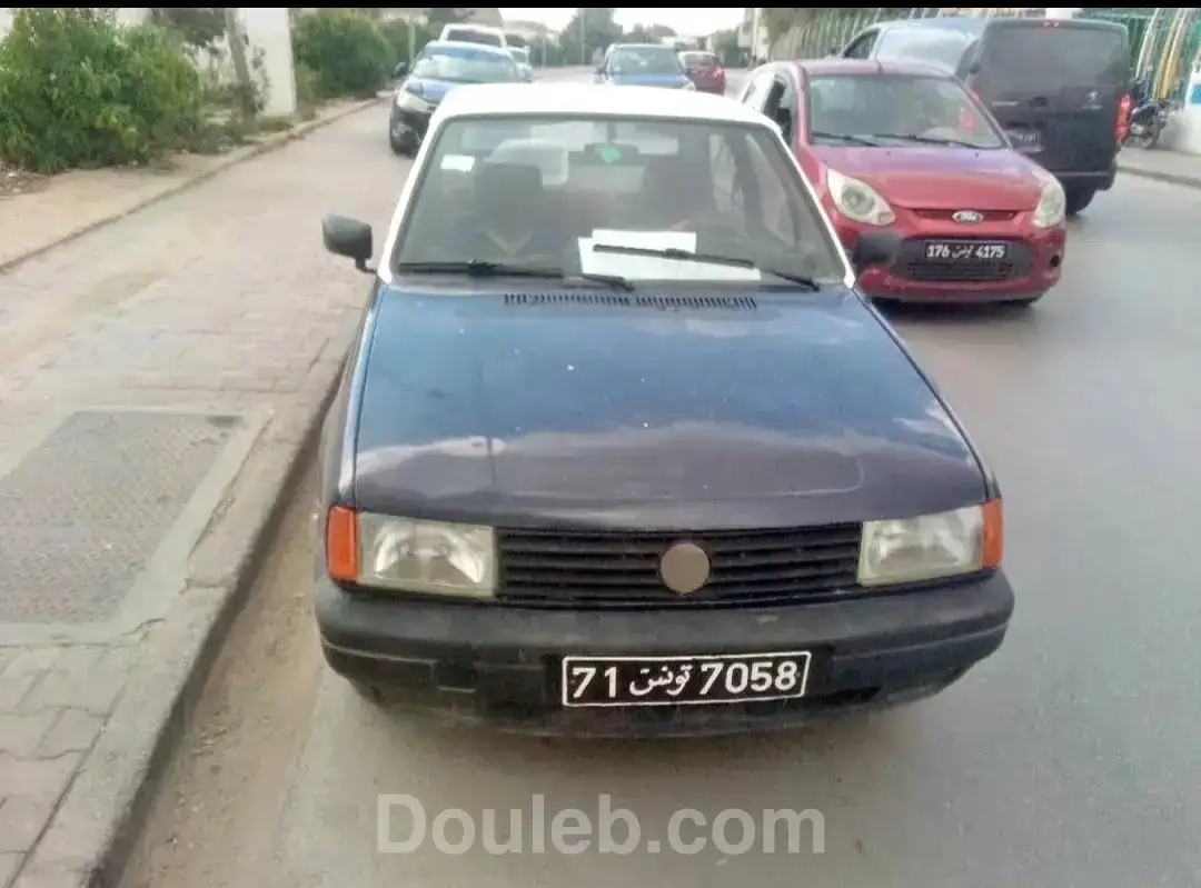 Voiture polo bon état - Miniature 2