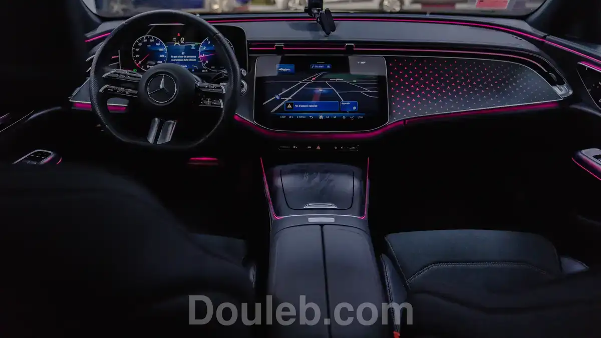 Mercedes benz amg e200 - Miniature 2