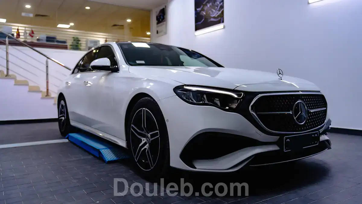 Mercedes benz amg e200 - Miniature 3