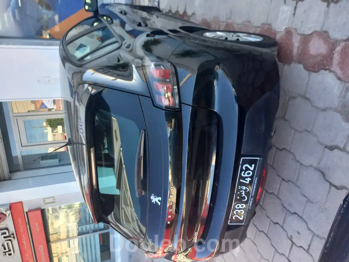 Voiture presque neuve de particulier populaire - Miniature 3