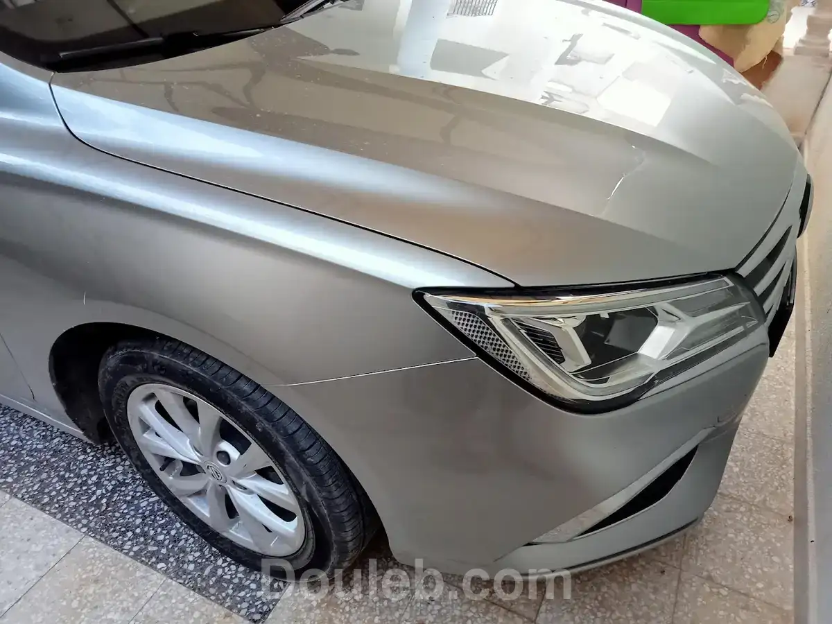 Belle voiture mg5 - Miniature 3