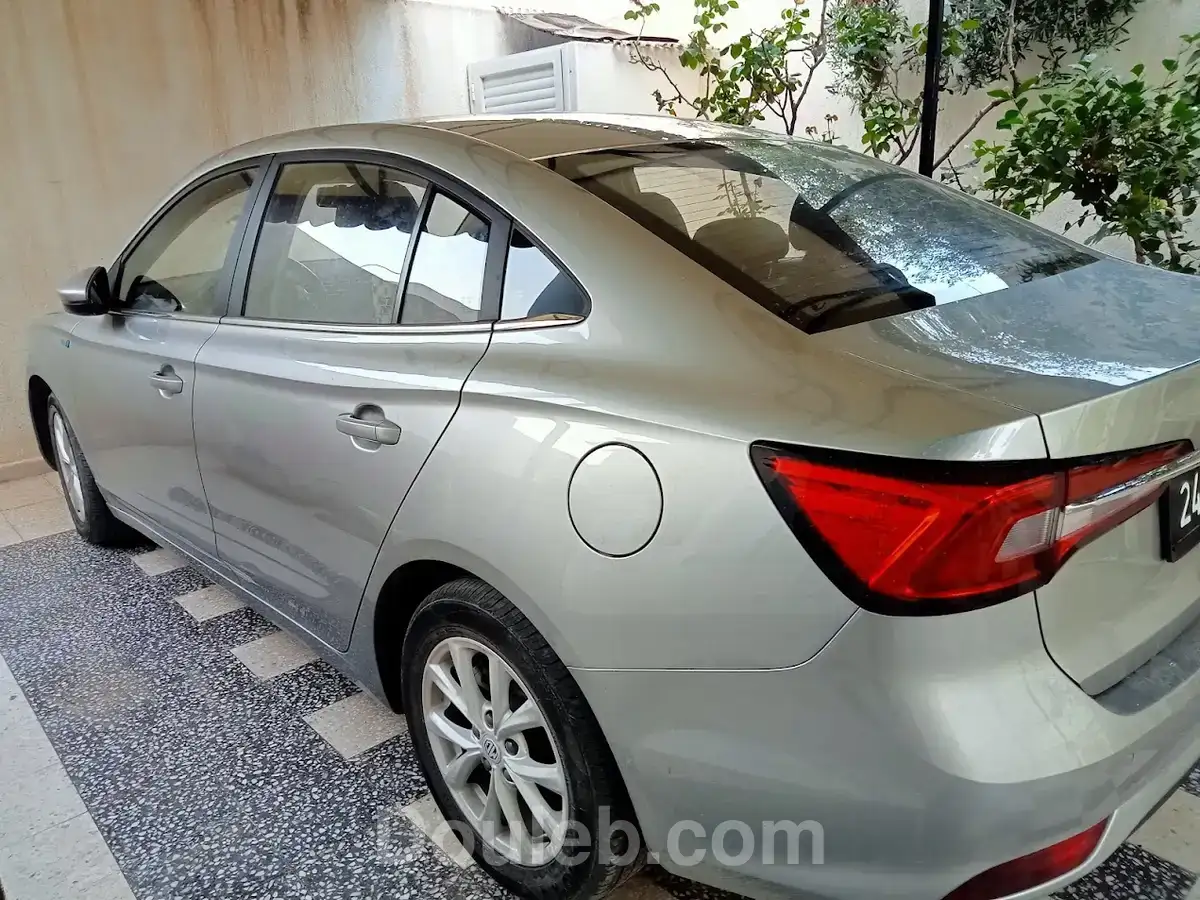 Belle voiture mg5 - Miniature 5