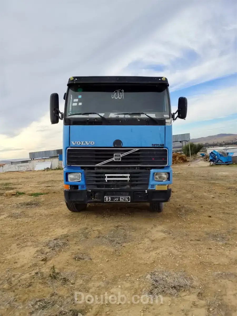 Tête remorque volvo et son plateau - Miniature 2