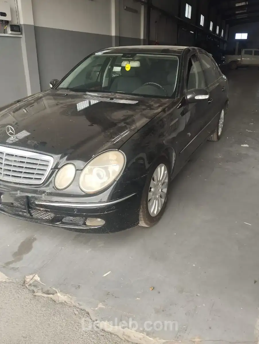 Mercedes e220 - Miniature 2