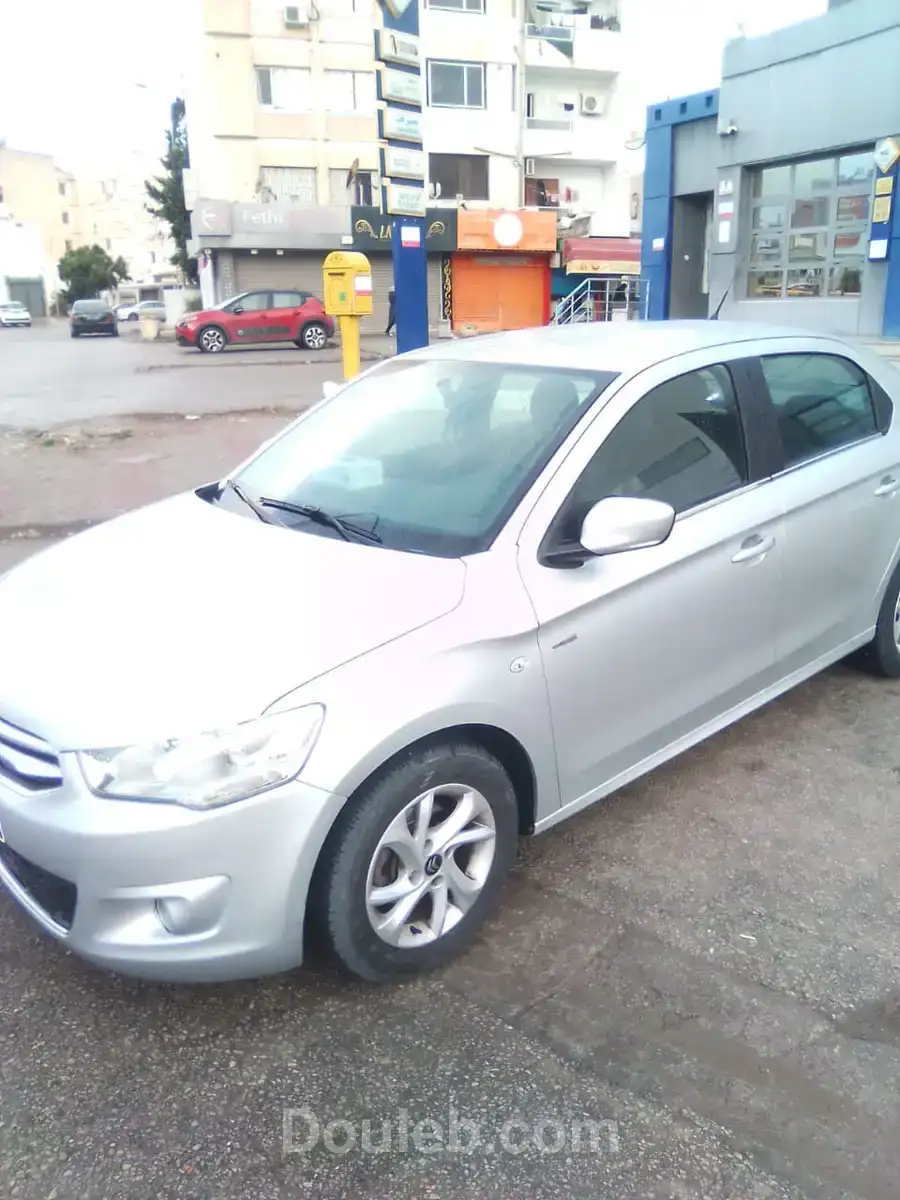 Voiture excellent - Miniature 4