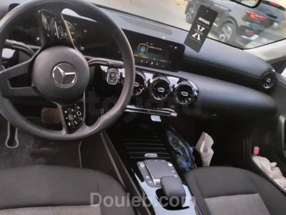 Mercedes classe a berline - Miniature 4