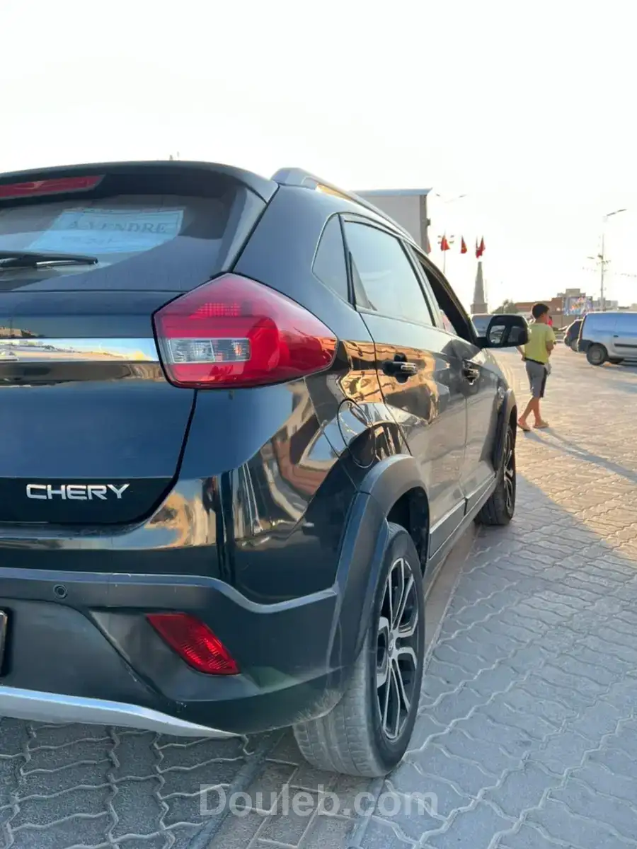 Voiture tiggo2 comme neuf - Miniature 3