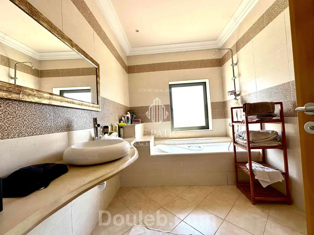 Villa jumelée avec jardin - Miniature 3