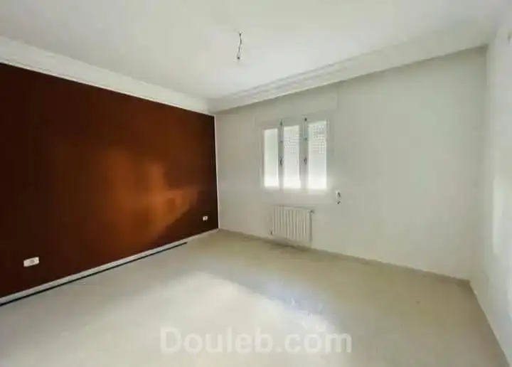 Etage de villa haut standing au mourouj 1 - Miniature 3