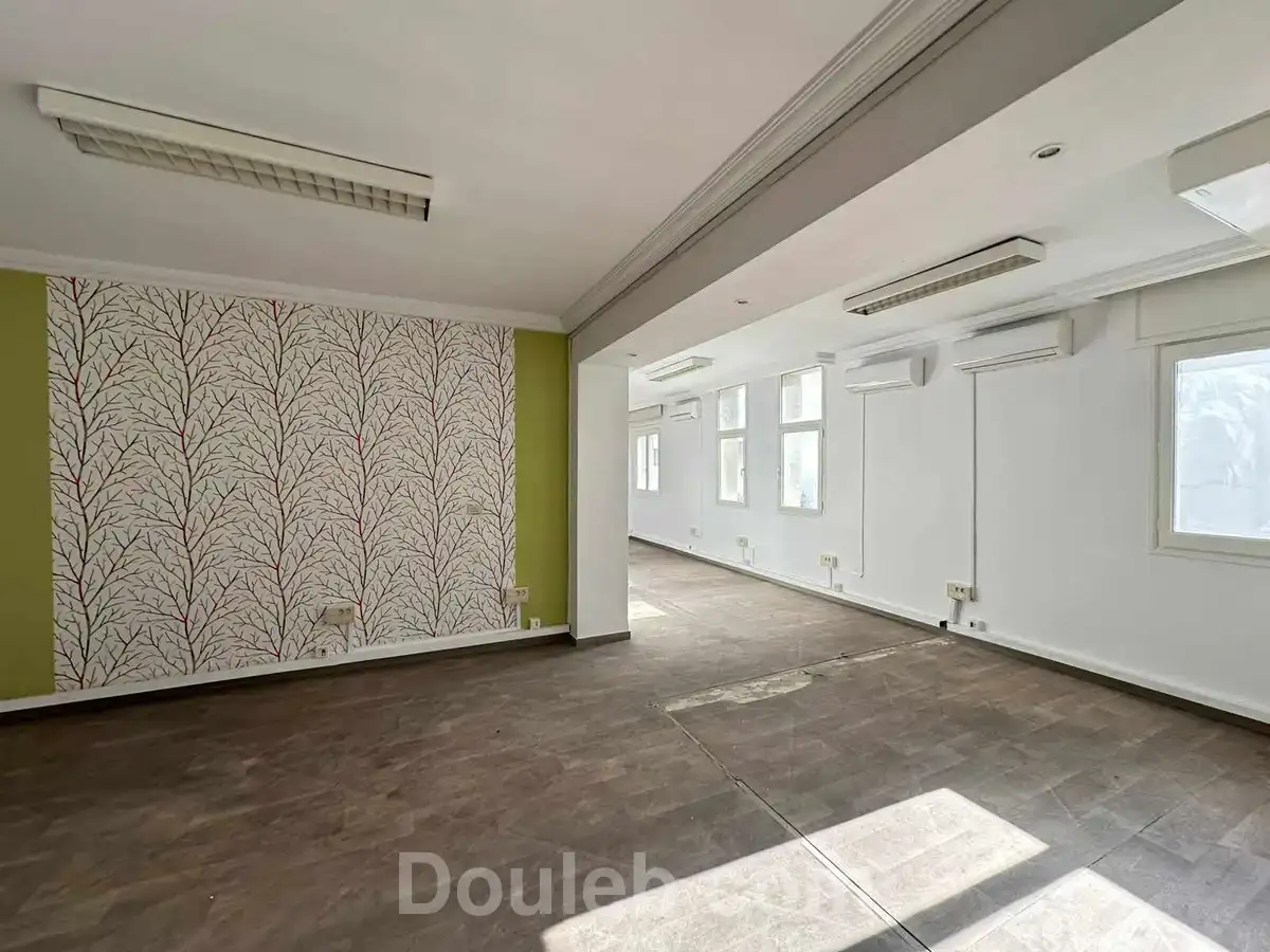 Immeuble 3700 m en 66 pièces lac 1